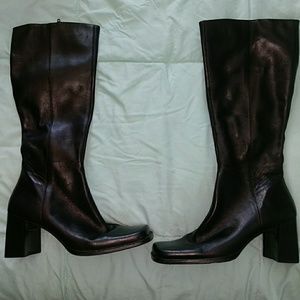 Beautiful black zip up boots